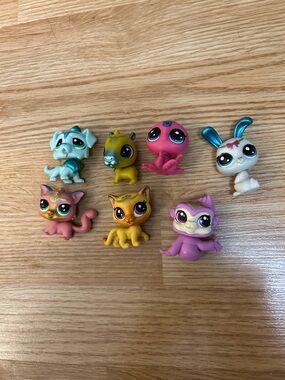 Littlest Pet Shop Mini Figures - Pink, Yellow, Teal, White, Purple